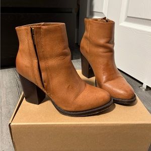 Silence + Noise Cognac booties